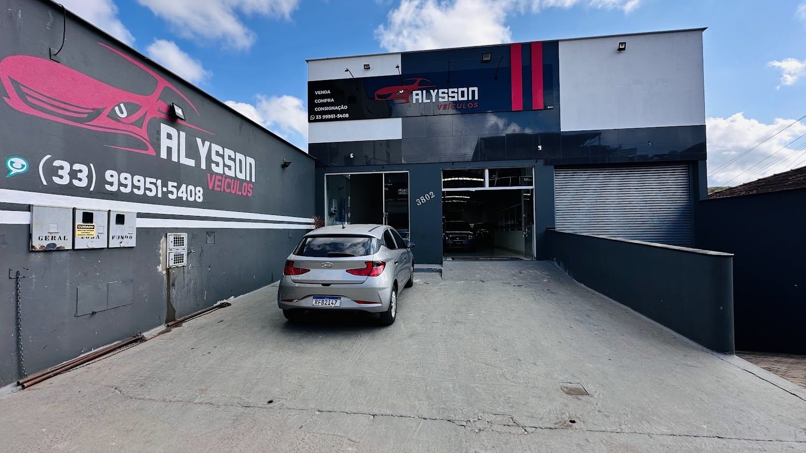Fachada da Alysson Veículos na Av. Gov. Milton Campos, 3802, em Guanhães/MG